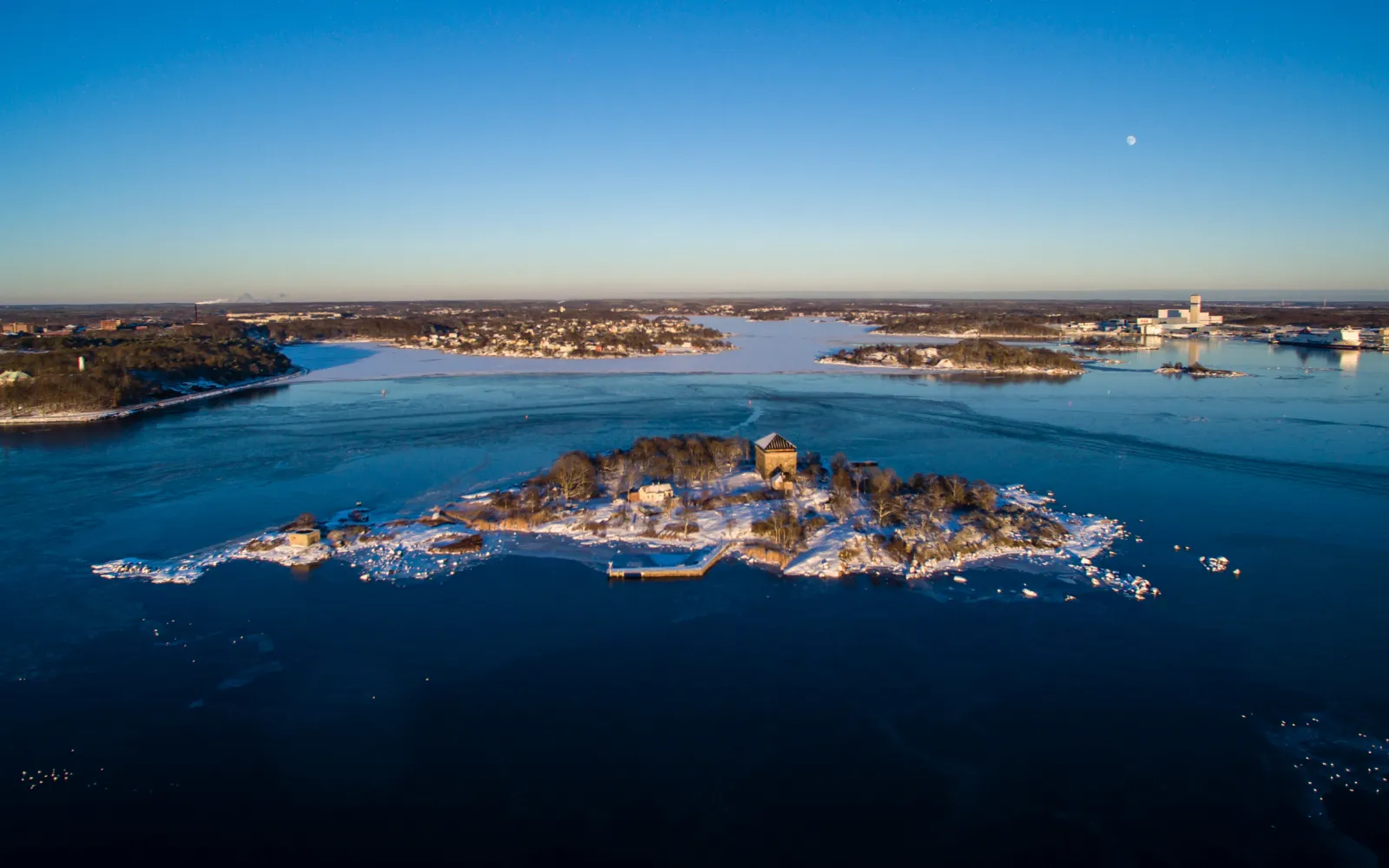 Mjölnareholmen i vinterskrud