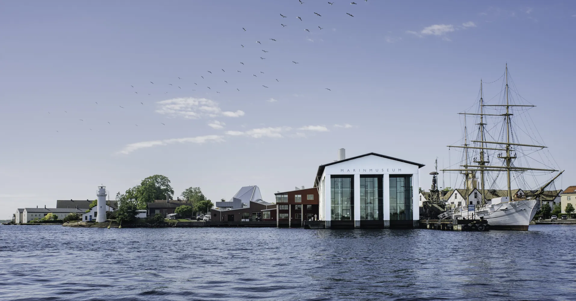 Marinmuseum sett från havet