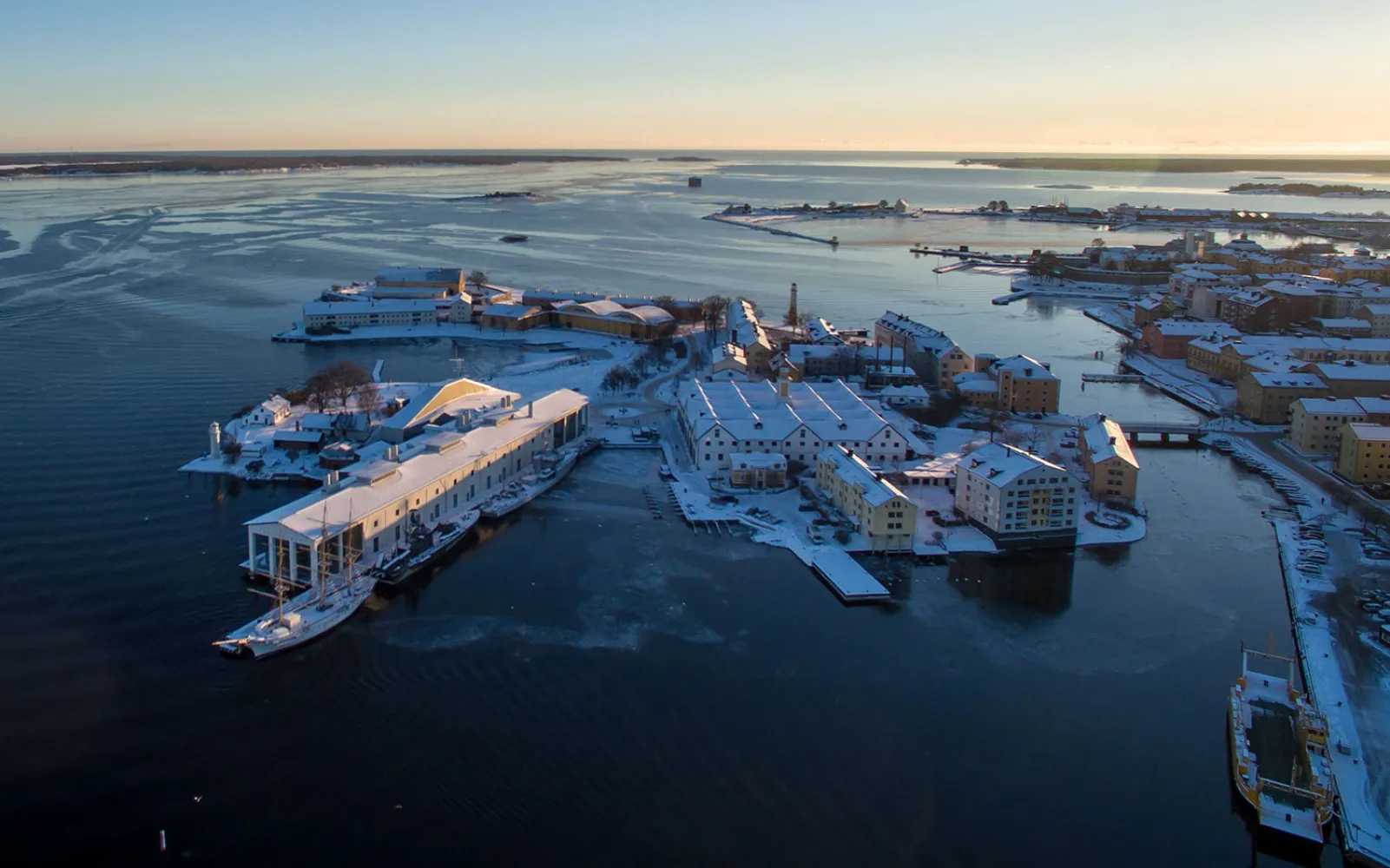 Flygbild över ett vintrigt Stumholmen