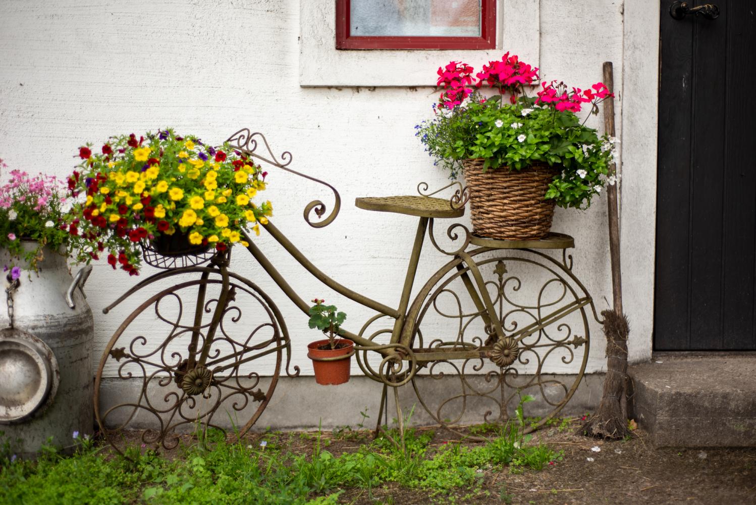 Smidescykel med blomkrukor