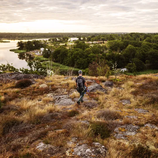 Utsikt från berg över Fäjö i Karlskrona skärgård