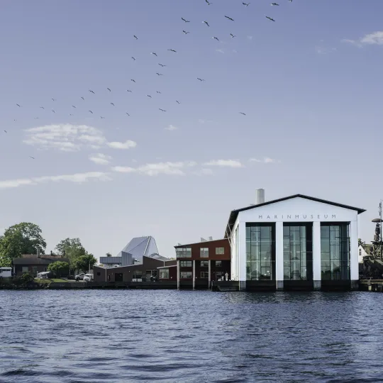 Marinmuseum sett från havet